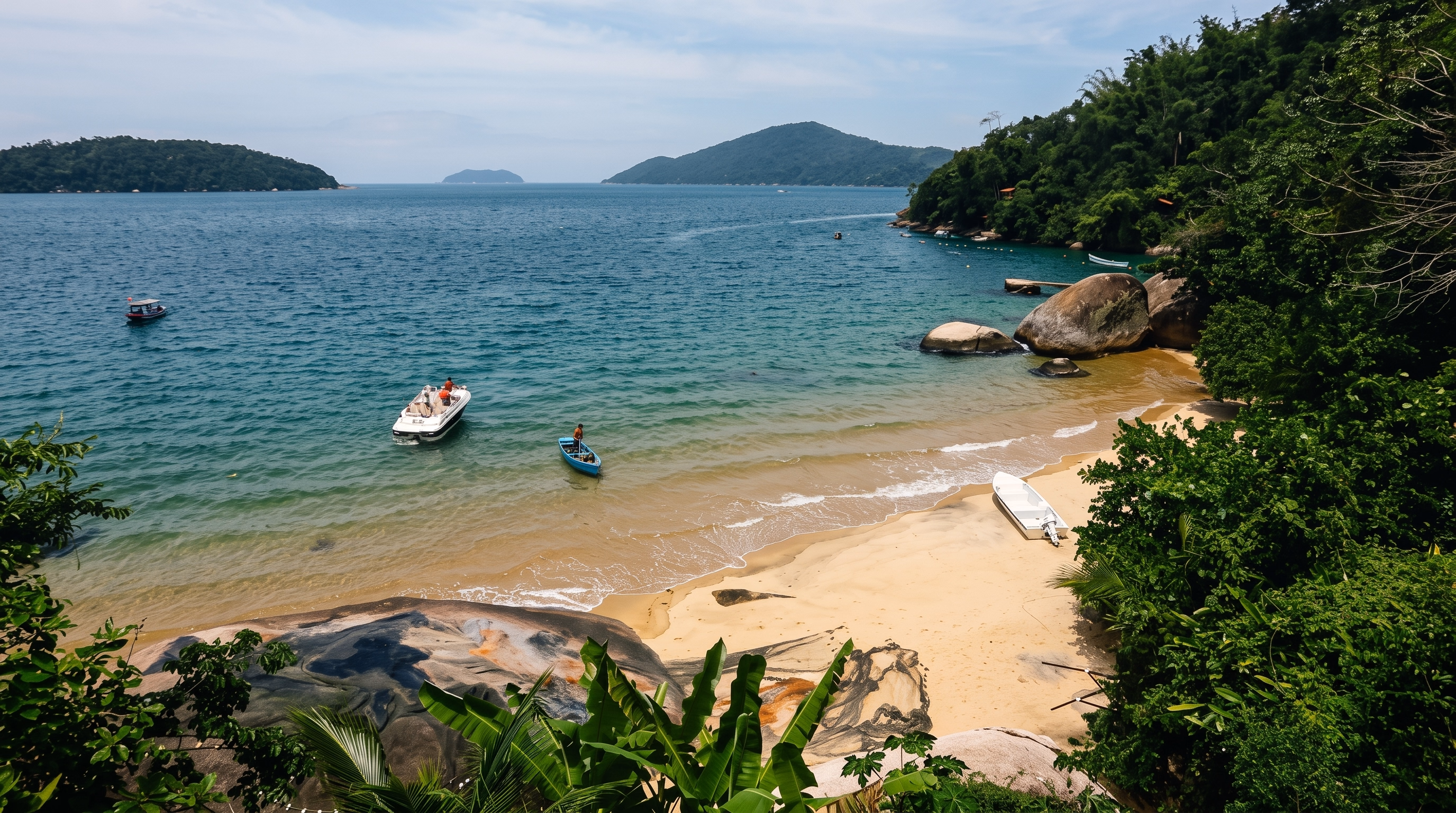Saco da Velha na BaÃ­a de Paraty